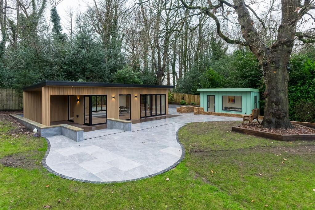 6 bedroom detached house for sale in Bradgate Road, Bowdon, WA14